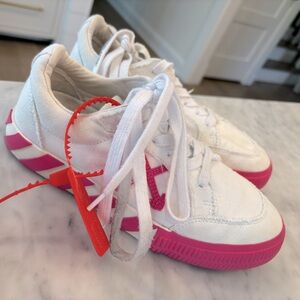 OFF WHITE SNEAKERS- pink and white
